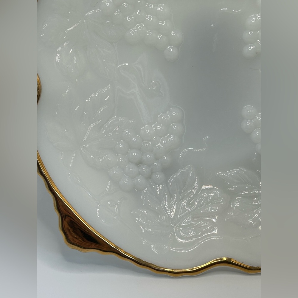 Vintage Anchor Hocking Milk Glass Serving Bowl - Picture 5 of 9